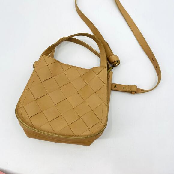Madewell The Sydney Crossbody Bag: Woven Leather Edition in Desert Dune - Picture 4 of 9